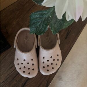 Crocs toddler pink size 6